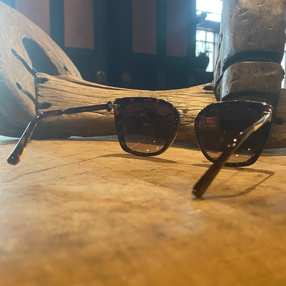 NWT Guess Square Tortoise Shell Sunglasses - Picture 3 of 4